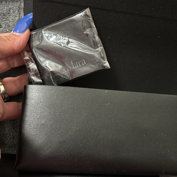 Designer sunglass cases - Picture 3 of 3